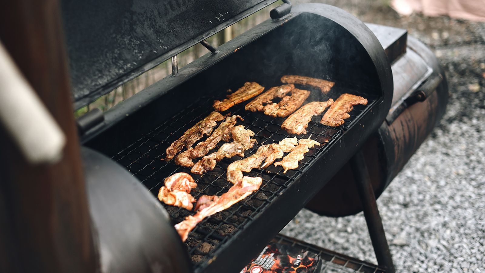 How to Hold a Charcoal Smoker at 225°F Without Babysitting It
