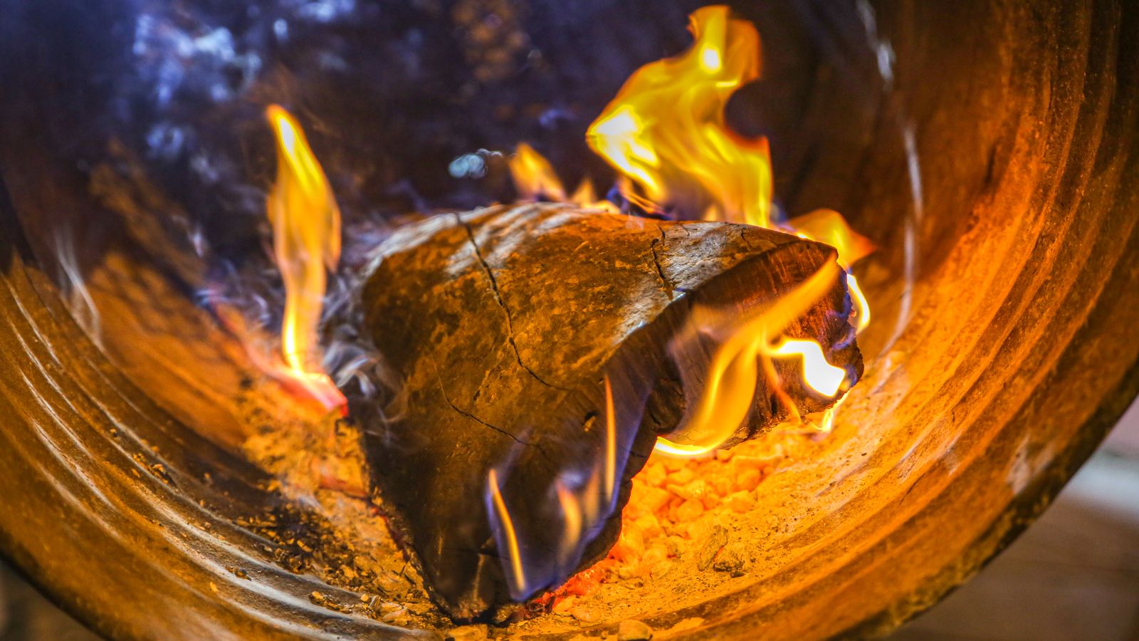 Wood Chips vs Chunks vs Pellets: What Actually Adds Smoke